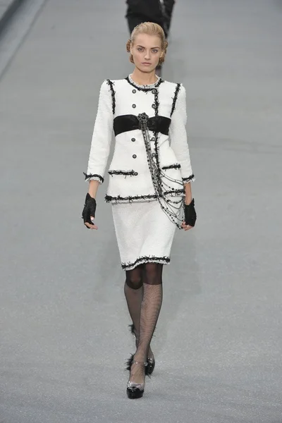 Look 25